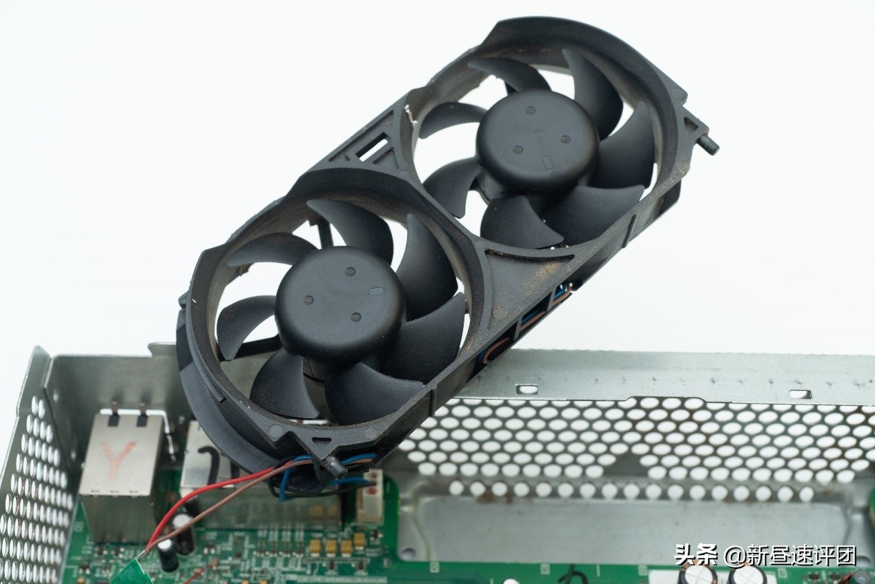 XBOX360拆解修复：我在厨房解决了万年诟病的三红问题