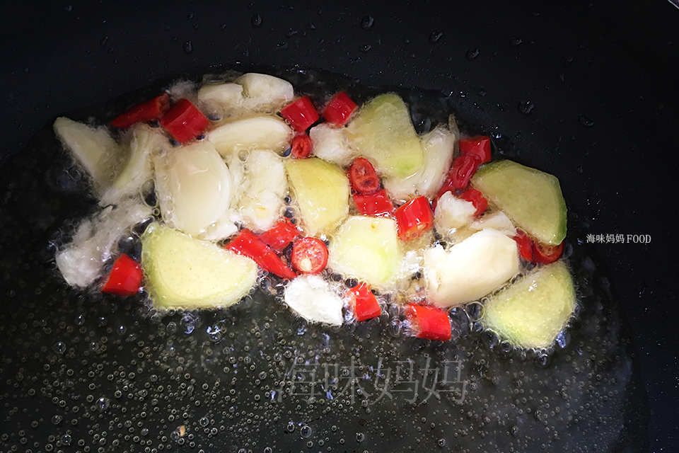 皮皮虾最好吃的做法，不是水煮和清蒸，教你正确做法，一盘吃不够