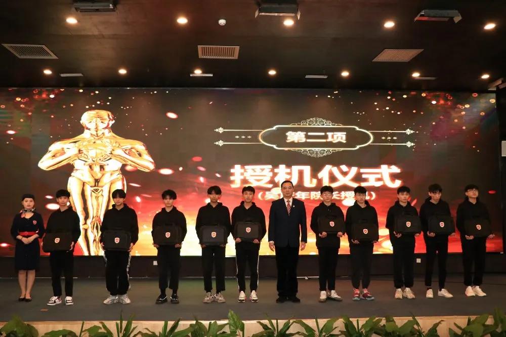 知云时代 | 厦门工学院职业教育学院IT服务专业授机仪式