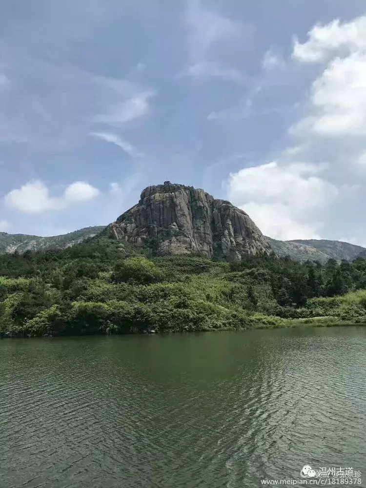 形容水庫的風景的句子(孤峰傲影) - 火句子