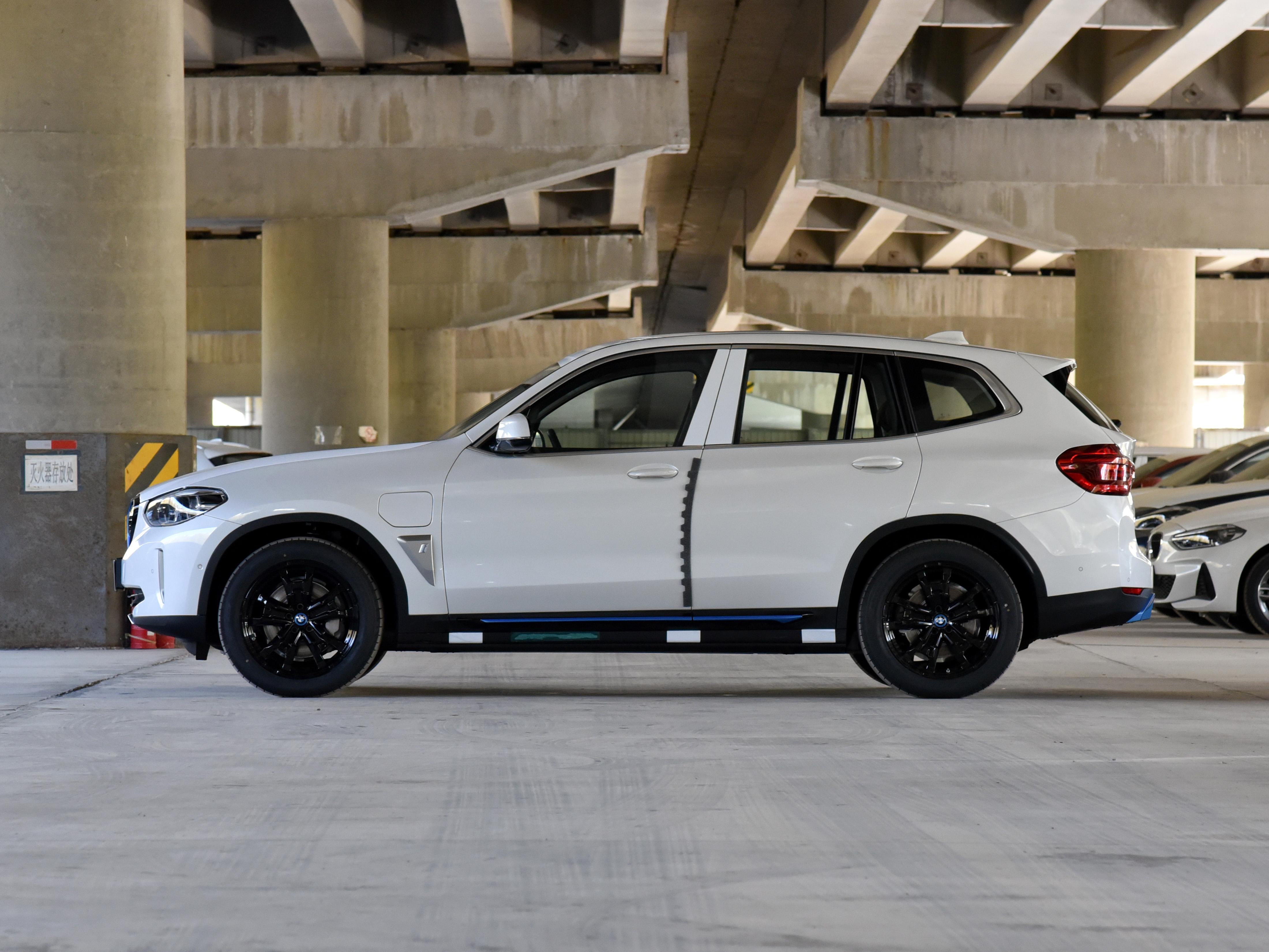 和宝马x3长得一样,用车养车成本还更低,实拍宝马ix3