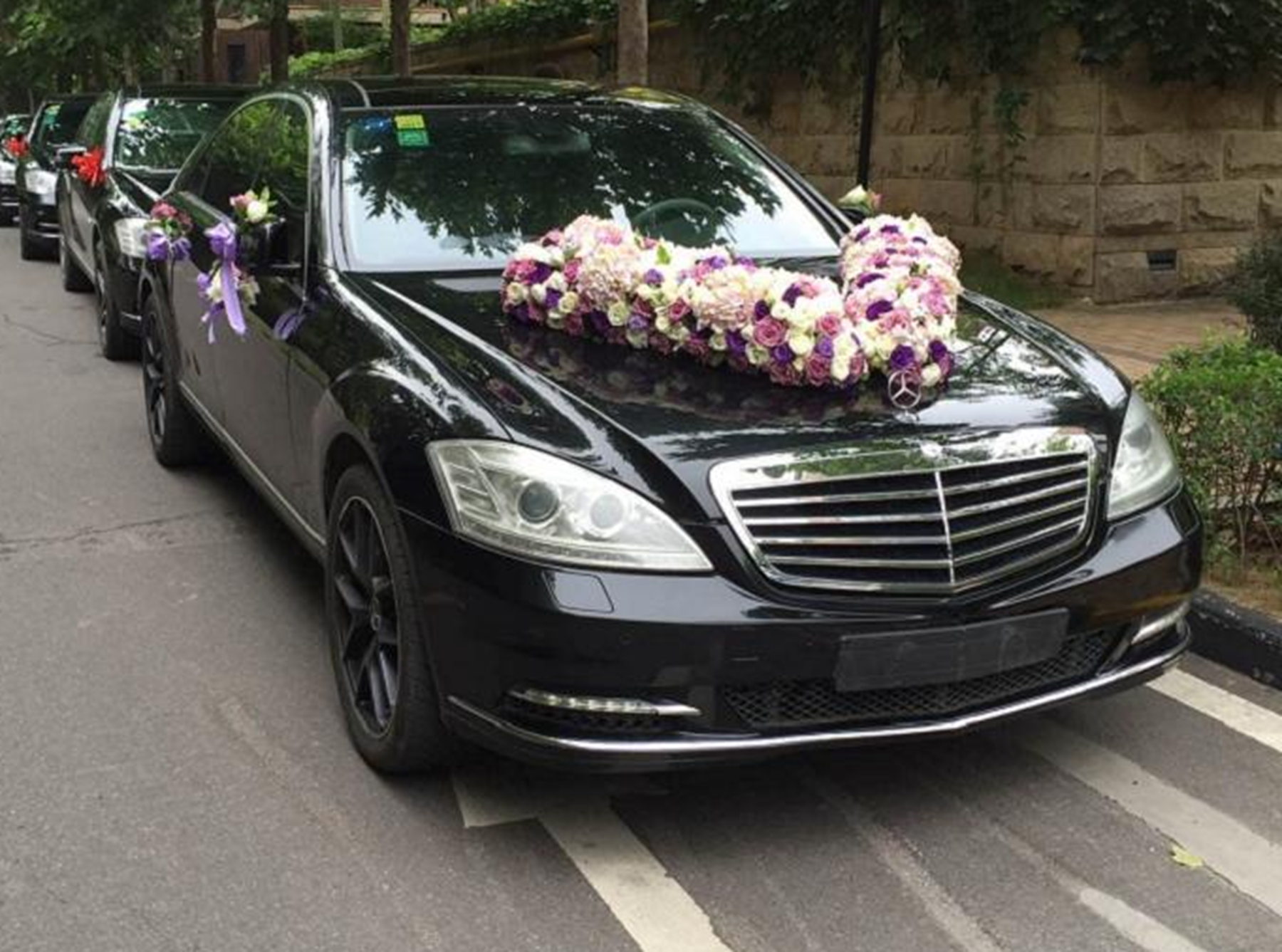 租6辆奔驰当婚车,却出现一辆迈巴赫,新娘要求退款:我只要奔驰