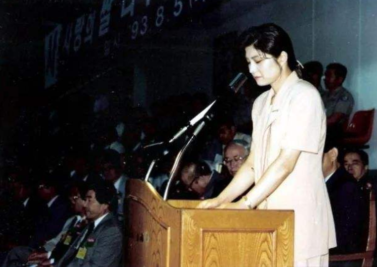 87年女间谍炸客机致百人遇难，被捕后谎称是中国人，后因何被特赦