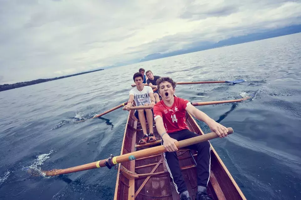 揭秘全世界最贵学校：400万一年、直通哈佛耶鲁、私人飞机上学……