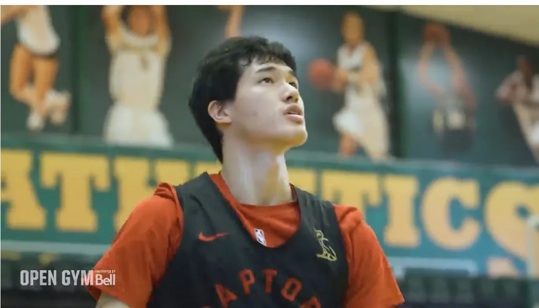 渡边雄太为什么能在nba站(起点落后于周琦的渡边雄太，为何能在NBA立足？这件事中国篮球人应该想想清楚)