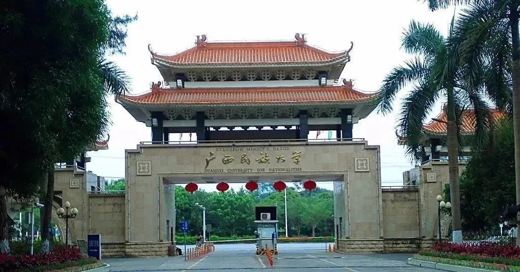 最贵25万/年，南宁10所顶级学校学费曝光，读完你能在南宁买3套房