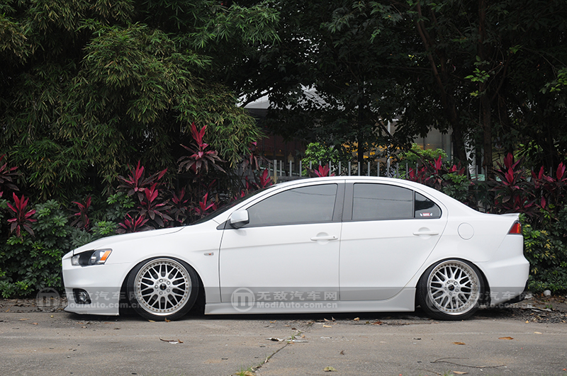 我们的大玩具 东南三菱翼神低趴改装案例