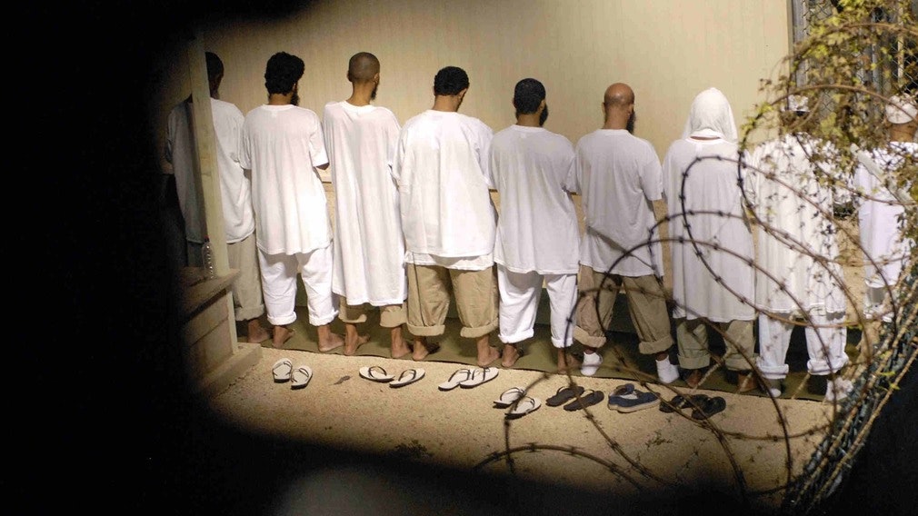 被囚关塔那摩14年，一位伊斯兰大学生的自述：受尽世间所有酷刑