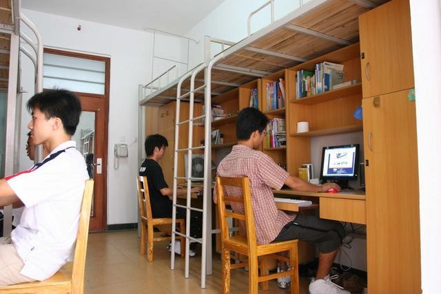 大一新生床位有讲究,选择事关大学生活,选对的可以偷着乐了