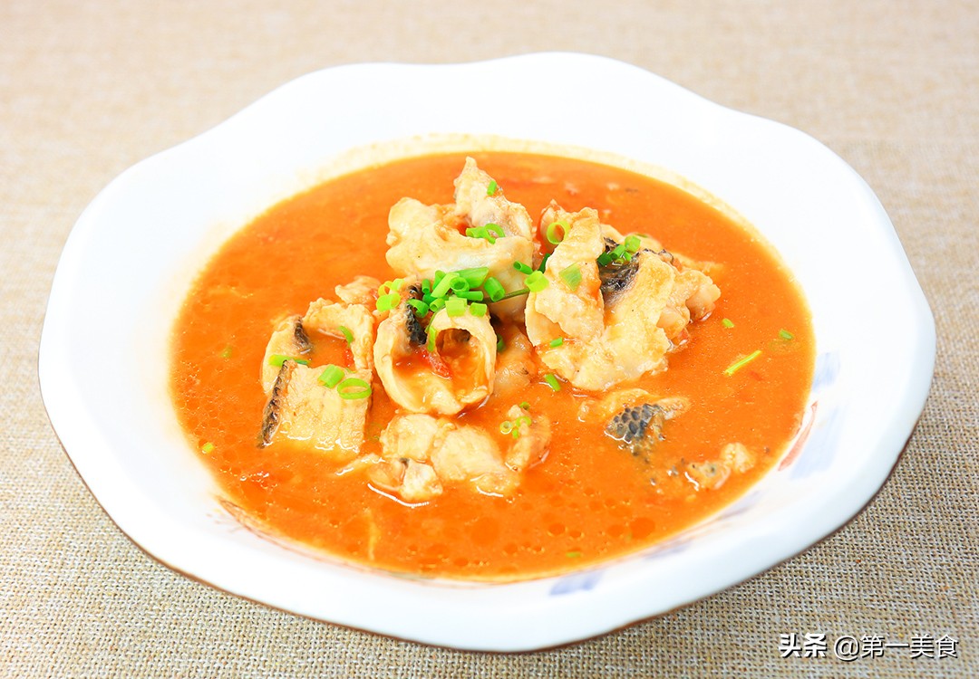 番茄鱼怎么做去腥（番茄鱼这样做鱼片滑嫩如豆腐）