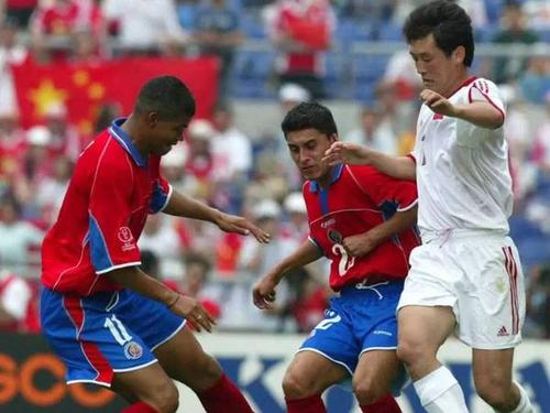 中国队2004世界杯（国足2006年世界杯预选赛回顾，一出闹剧，实力最强却早早淘汰）