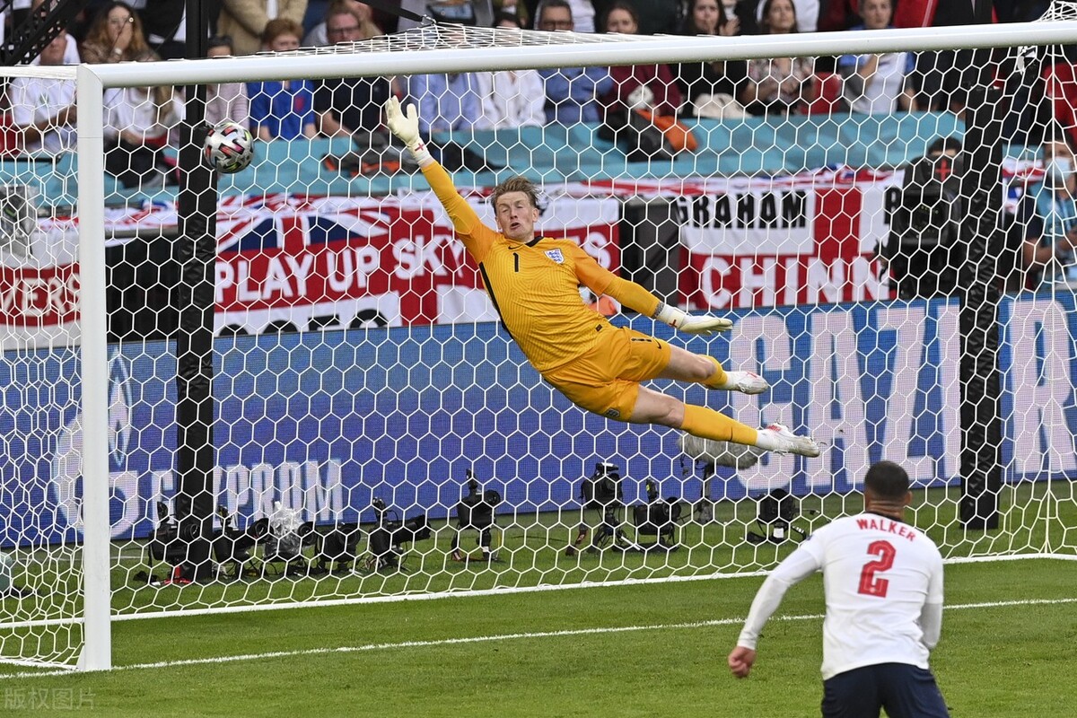 丹麦攻打英格兰（90分钟-英格兰1-1丹麦将踢加时赛 达姆斯高世界波 萨卡造克亚尔乌龙）