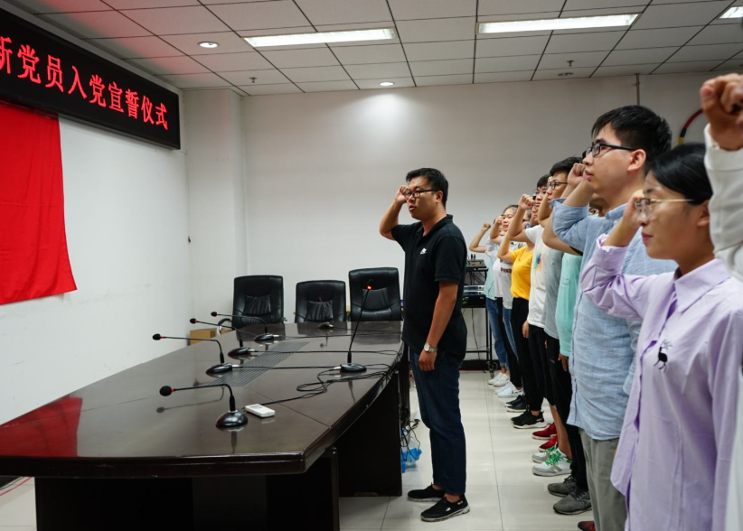 上大学就交“入党申请书”，多久能成为党员，看看辅导员怎么说