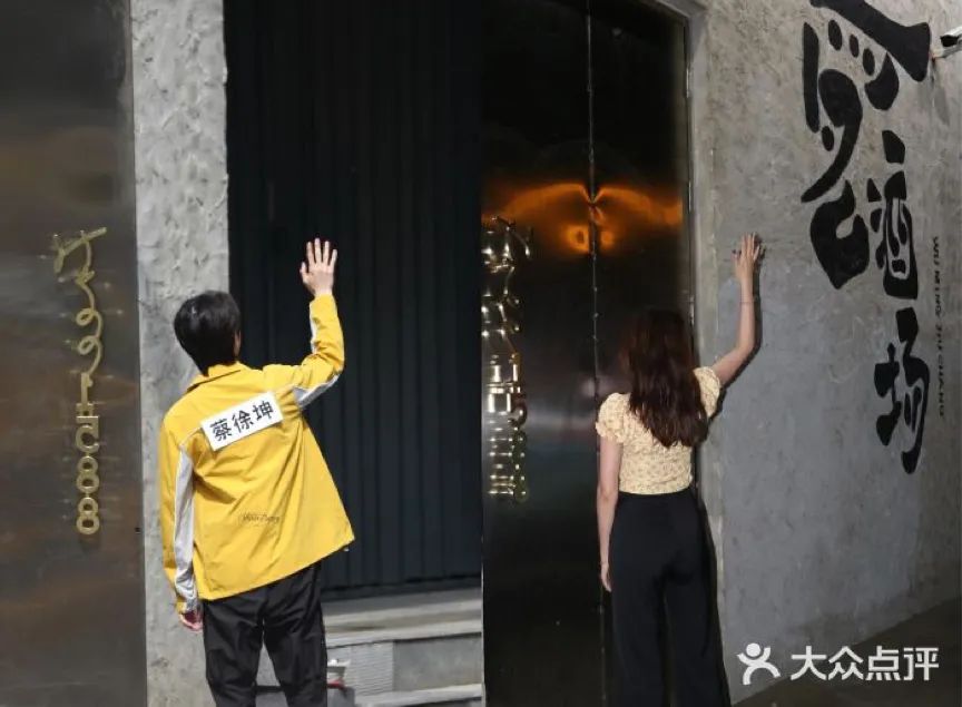 长春这家网红毛坯“厂房”烧烤店，凭什么能让跑男团去打卡撸串？