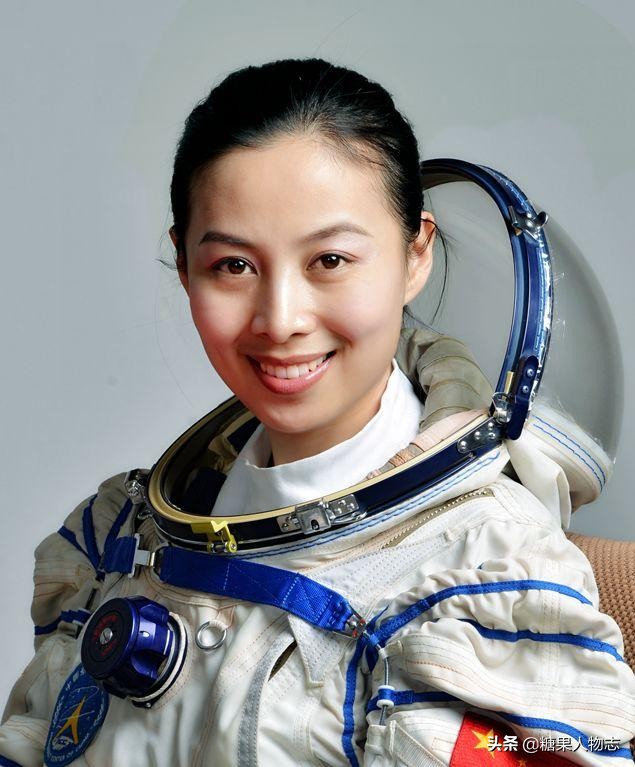 17岁上飞行学校33岁飞向太空,最美航天员,她的爱情才叫比翼双飞