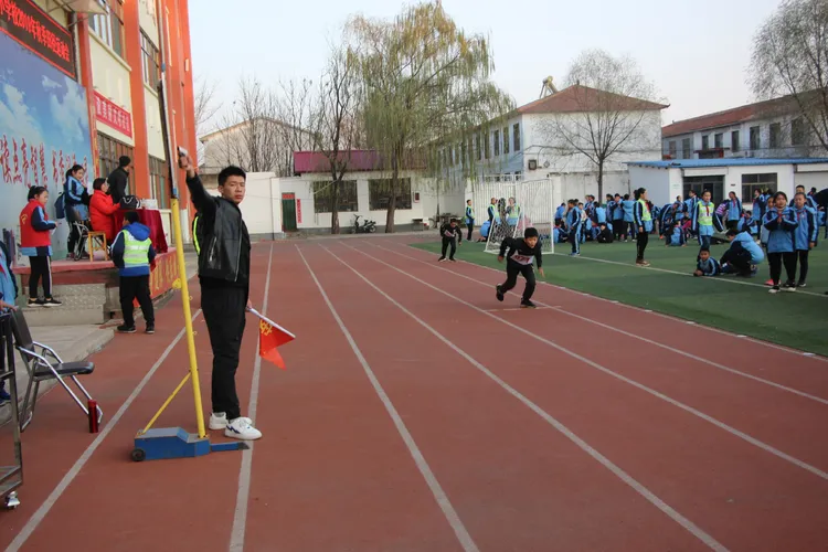 cba啦啦队王浩然(长治市屯留区树人小学顺利举行2019年秋季田径运动会)