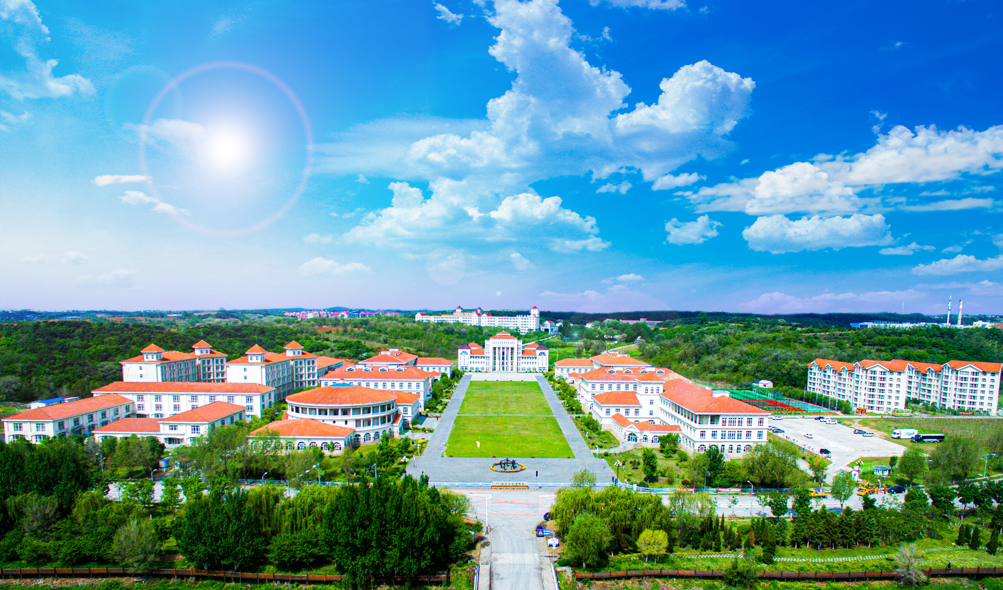 辽宁何氏医学院：国家级风景区里的大学