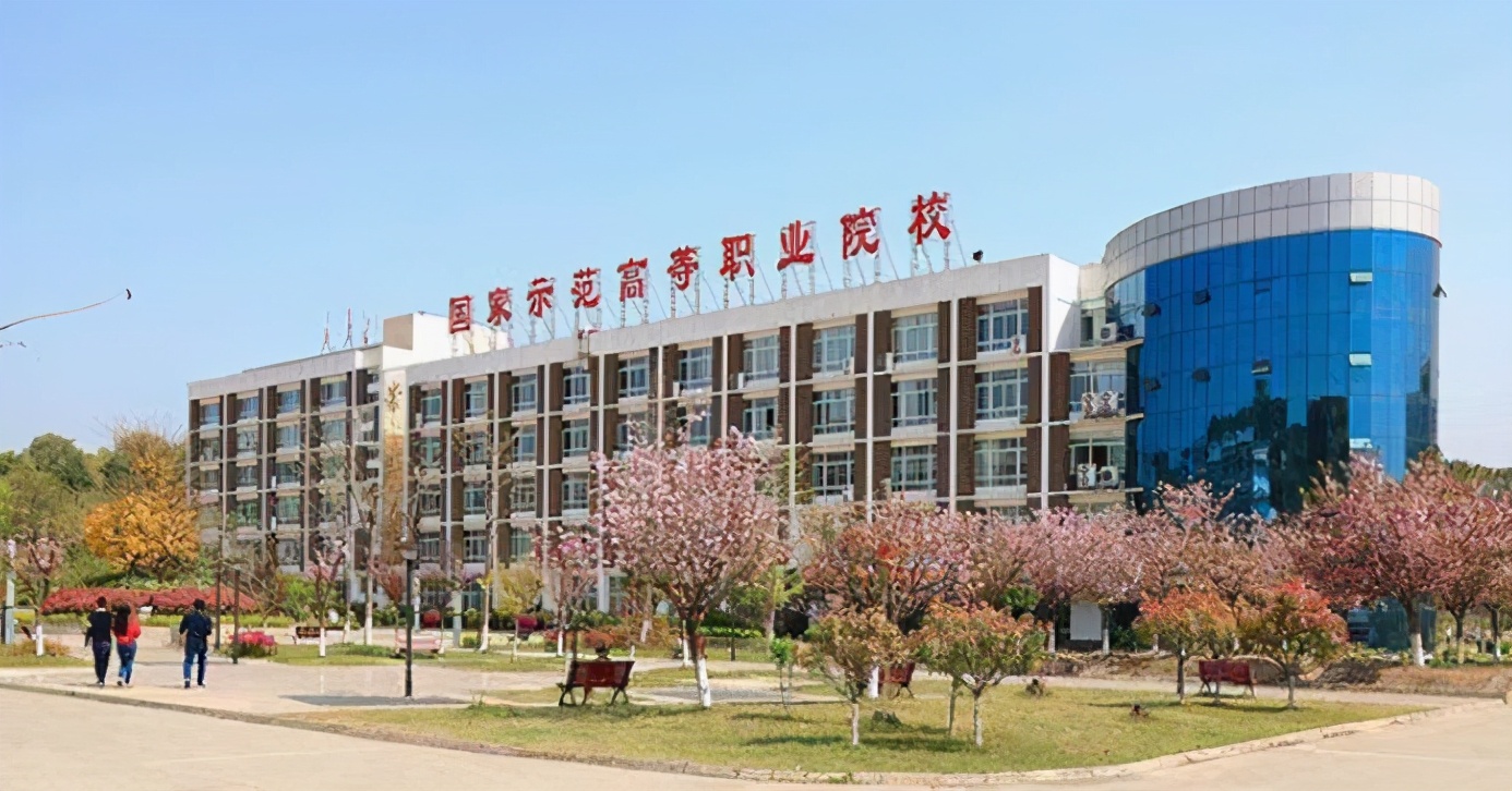 4西南财经大学天府学院(绵阳校区)校 训:崇文尚武,敏思践行类 型:民办