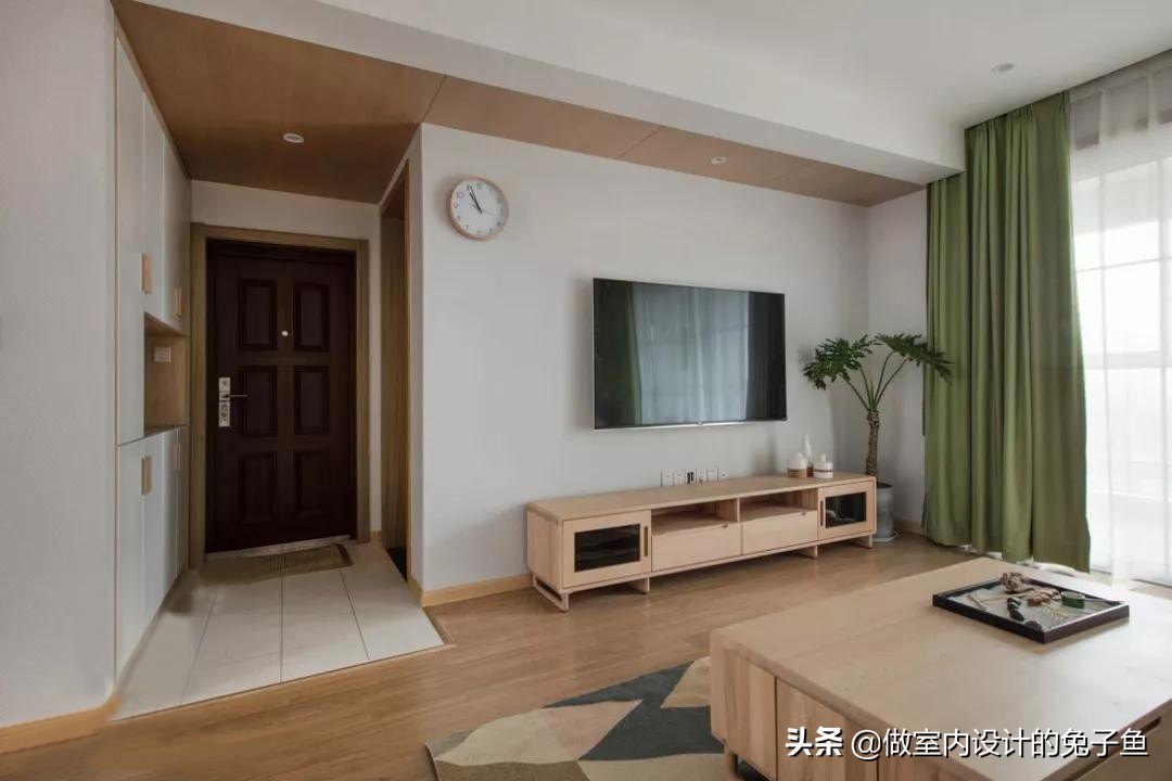客厅有个梁，别瞎装修，利用这8种方式解决，完美