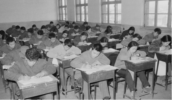 1977年高考试题流出，你能考几分？看到语文试卷后：真羡慕理科生