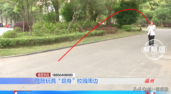 “香烟”、“手铐”在校园周边热卖，这些危险玩具你家孩子在玩吗