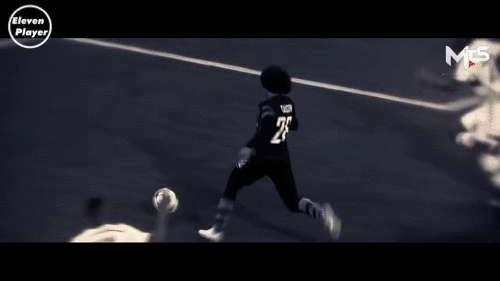 新手踢足球踢哪个位置不怎么会踢（足球位置：踢好边后卫，这是最基础的去理解实战足球的位置）