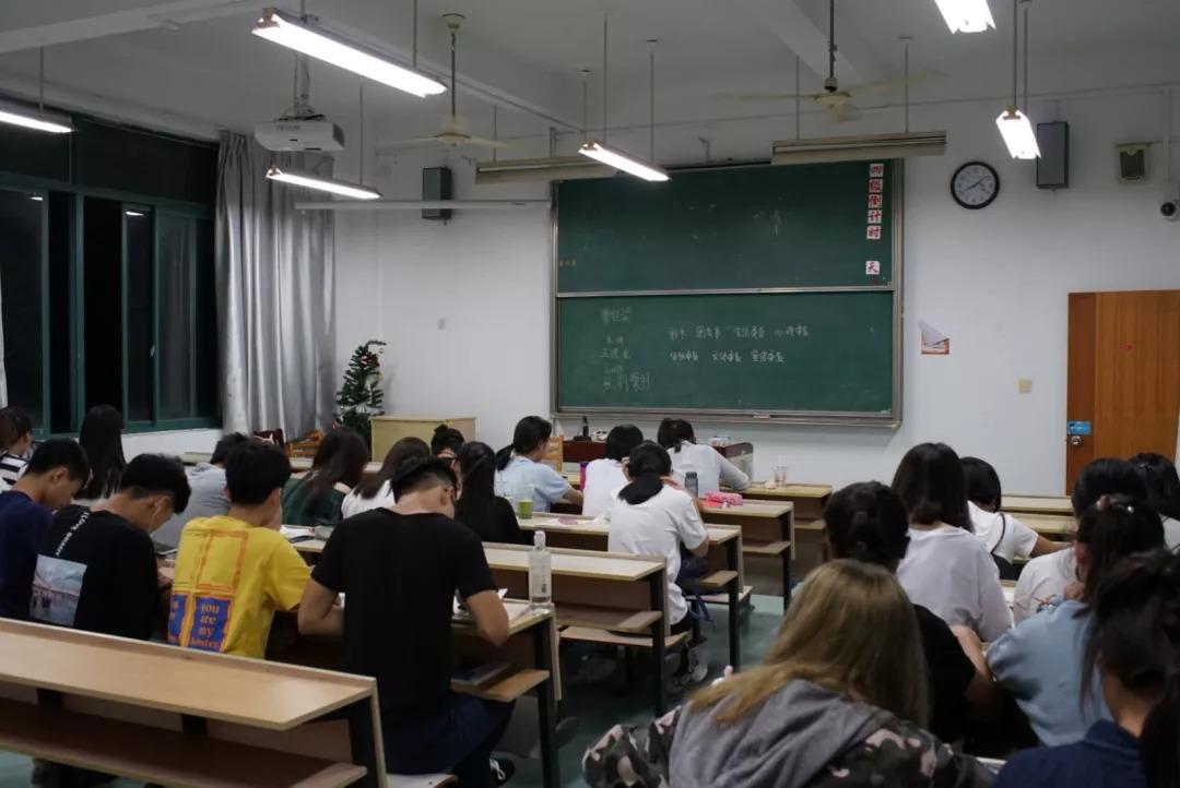 大学开设“神仙”选修课，开课瞬间就被抢完，不愧是别人家的学校