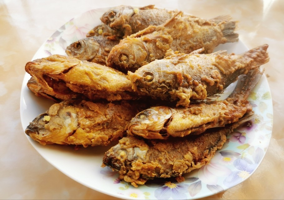 鲫鱼怎么做才好吃？分享3种不同的做法，鲜香美味，下酒下饭都行