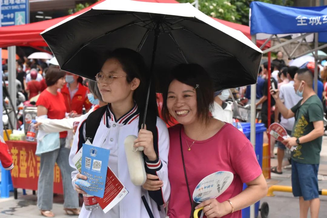 刚刚，第一个高考考生出来了！莆田一中、二中、四中、五中