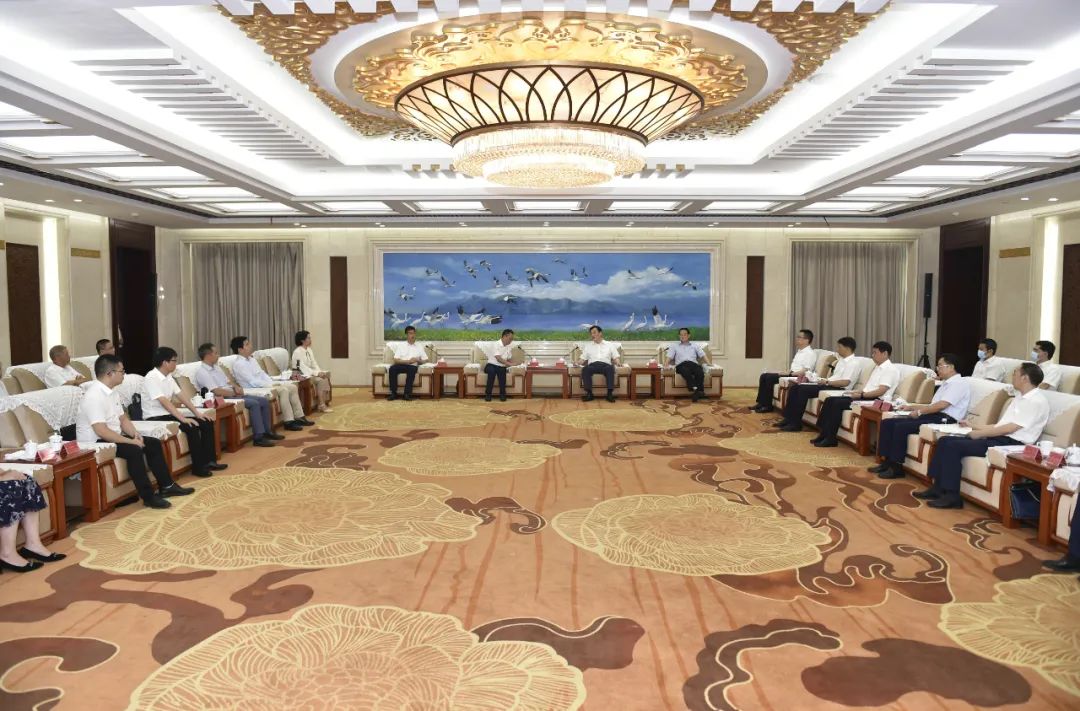 江西电子信息工程学校（书记省长与优秀教师代表座谈）