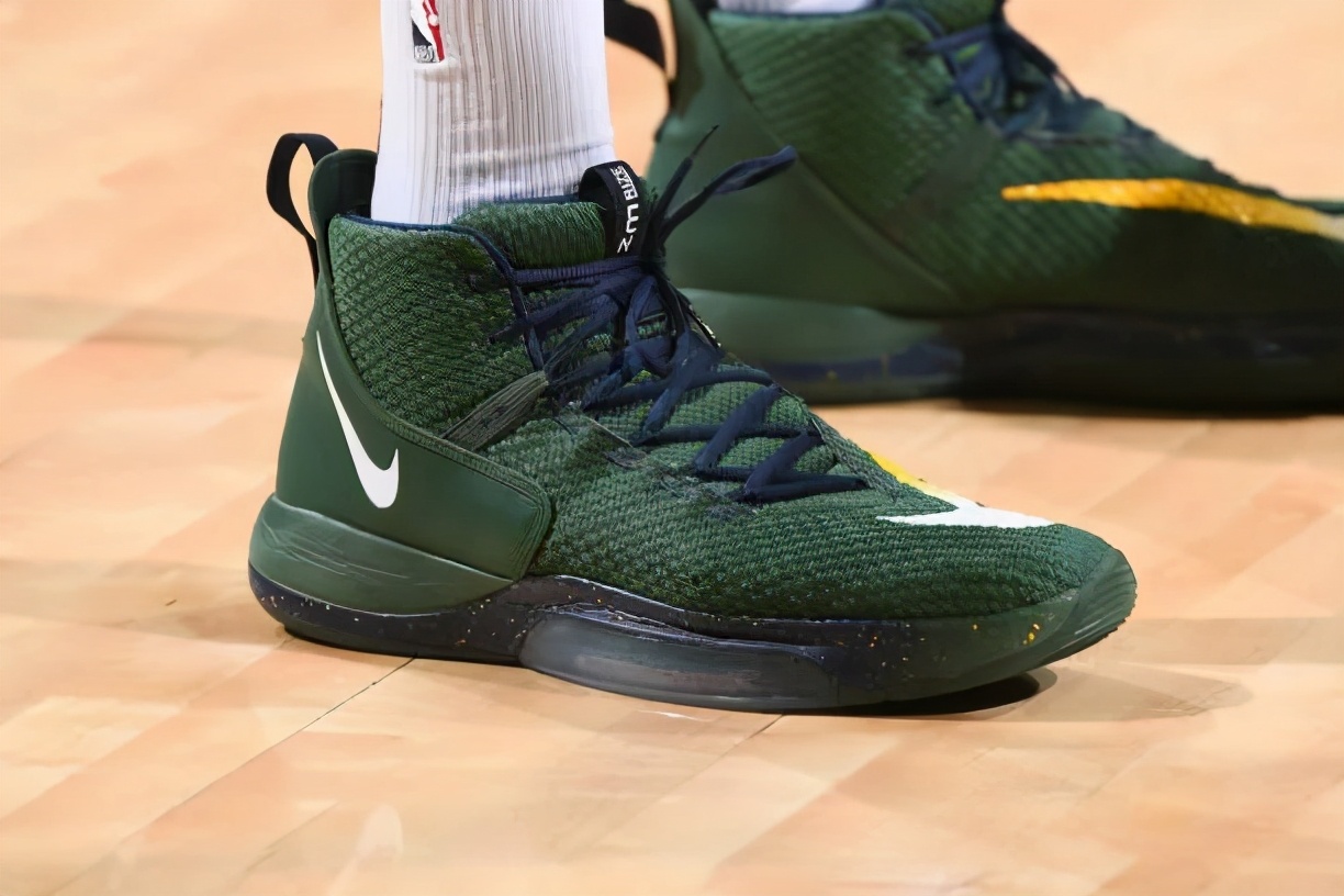 nba球员上脚aj35(NBA球员上脚：塔克穿AJ35北卡蓝，NBA全明星球衣来了)