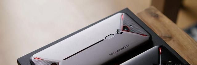 红魔每年都在盲目兜圈（144赫兹双冷散热，红魔5G游戏手机开始盲目）