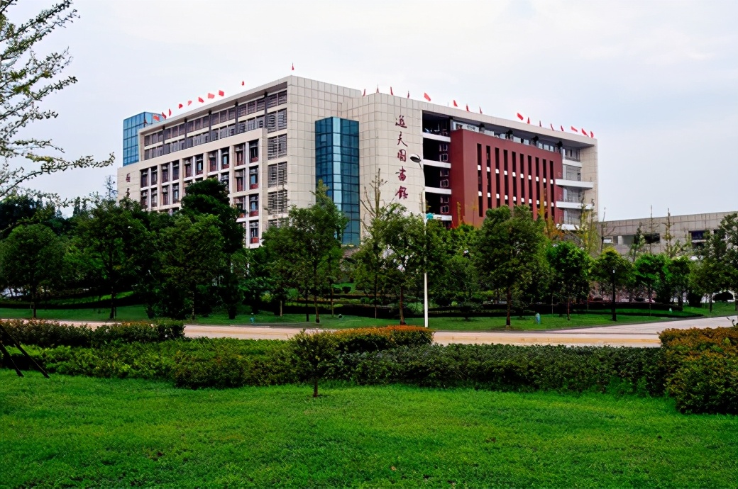 西南医科大学VS川北医学院，从三个层面对比分析，谁能更胜一筹？