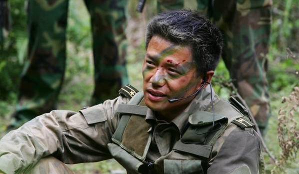 电视剧孤军英雄简介(油头粉面就不要演军人了!