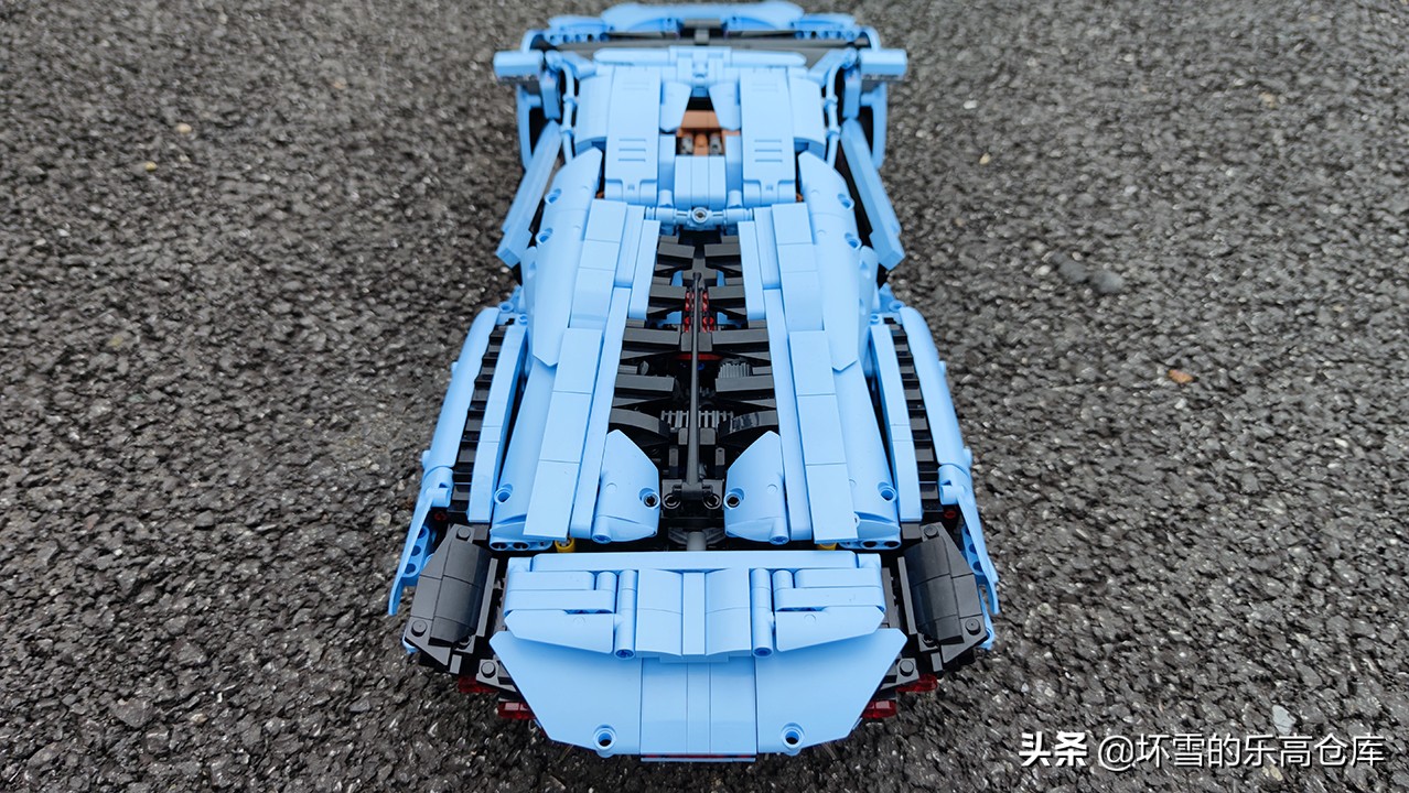 外观霸气，玩点有趣：开箱宇星模王超级跑车，你能认出原型吗？