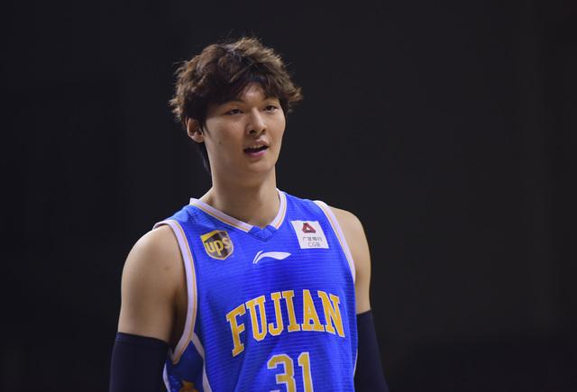 王哲林为什么没进入nba(被灰熊队选中，王哲林为什么不加盟NBA？有6个致命的缺点)