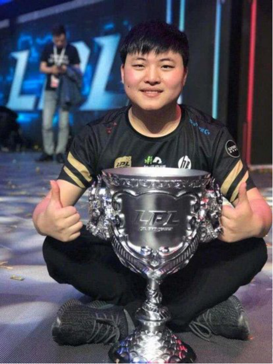 uzi为什么叫乌兹(关于uzi的这些名梗,你知道几个?