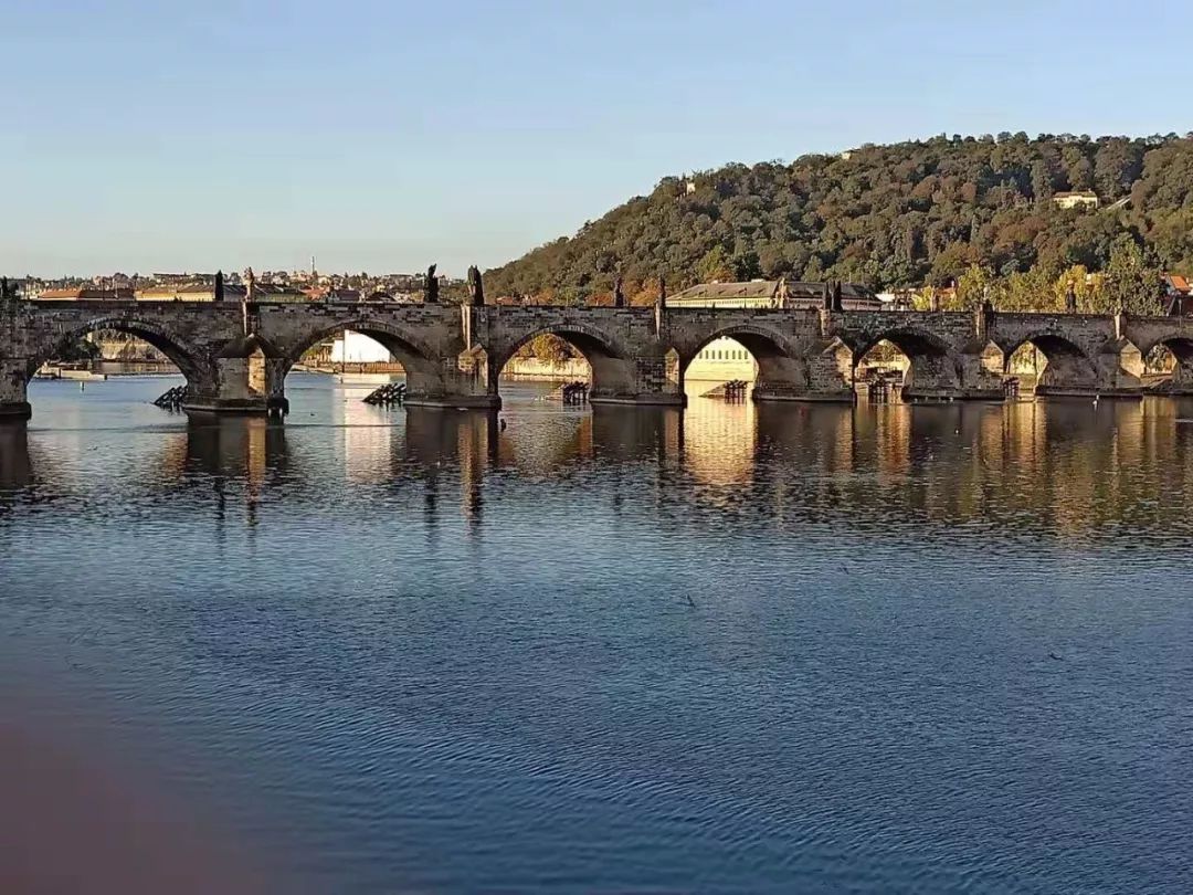 凭啥认定周细华是挂靠临川公司承包工程的实际施工人？