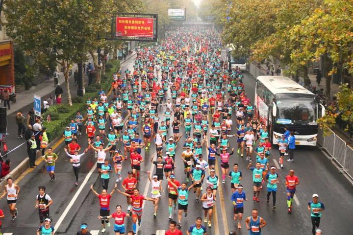 马拉松成绩和国家运动员标准（最新马拉松运动员等级发布与申请流程）