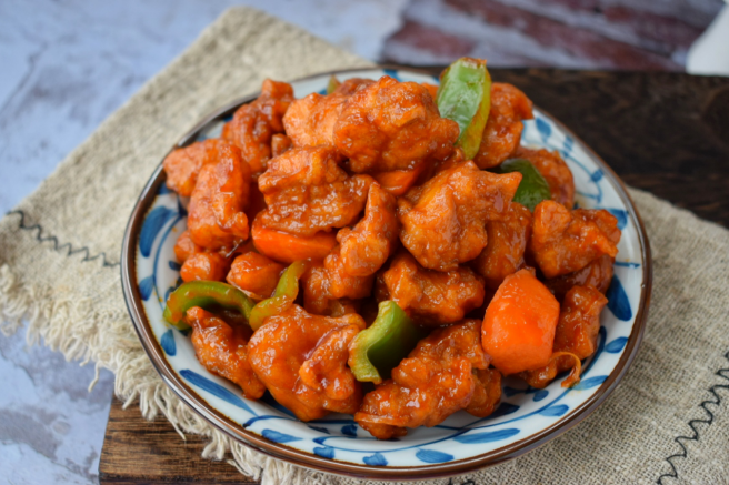 糖醋鸡肉的做法（教你做出成本不到十块钱的糖醋鸡肉）