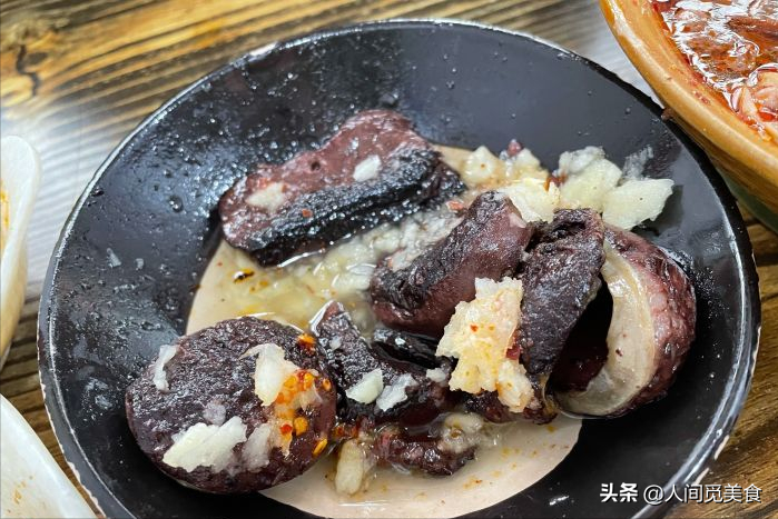 河南濮阳人爱吃的重口小吃，一天轻松卖出200锅，外地人却不敢吃