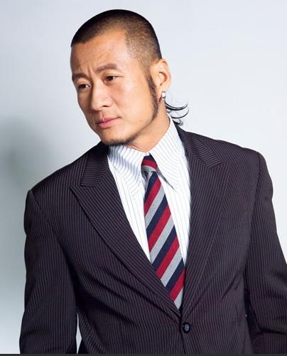 而最让人意外的是,翻拍版的导演蒋程曾在原版中饰演小太白金星!