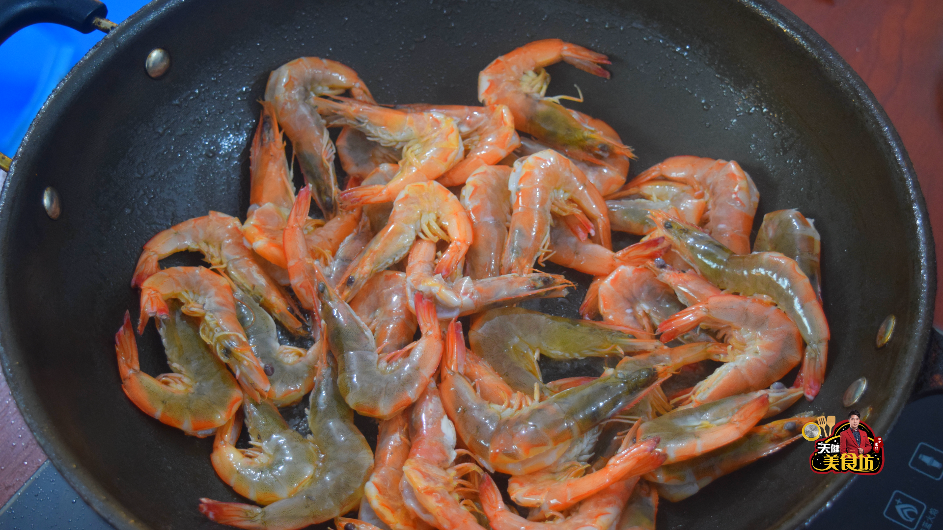 海虾制作方法(我家人都爱吃的大虾做法，简单又营养，出锅香味四溢，吃着特解馋)