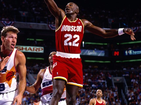 nba球衣哪些品牌贊助過（NBA球衣贊助史！30年8大品牌名留青史，但只有耐克打破規(guī)矩）