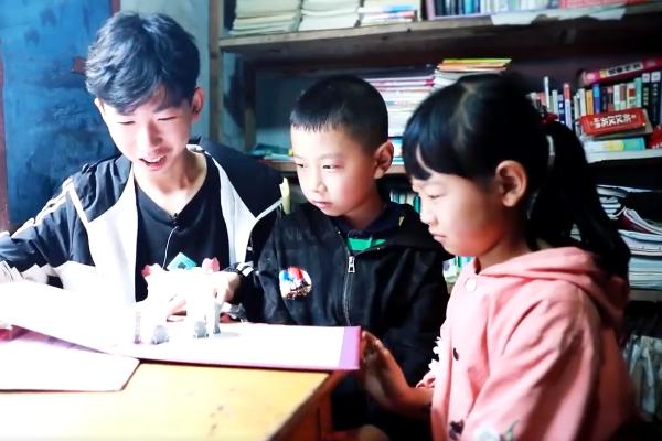 从凉山考入清华大学的“工地少年”，获奖5万，只想让爸妈轻松点