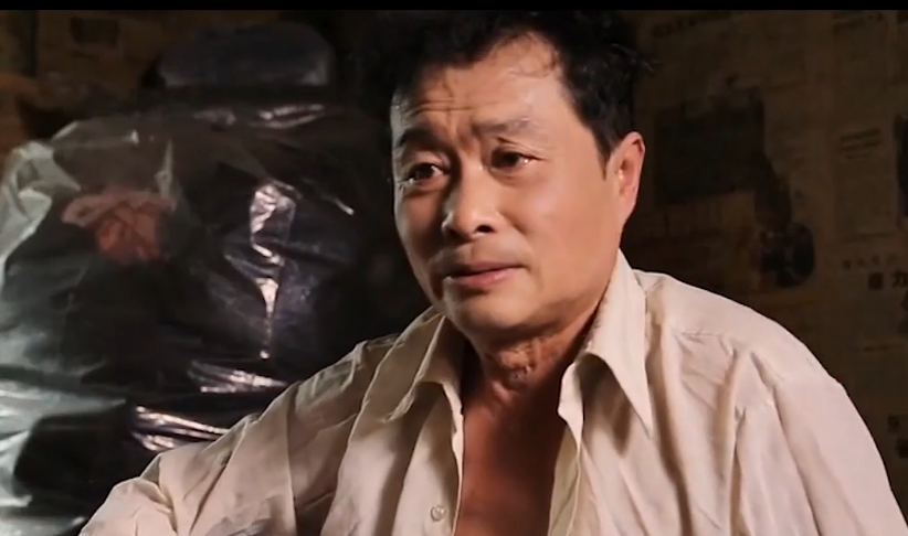 亿万富豪装乞丐回村,惨遭亲朋好友嘲笑,结局极度解气!《裸归》