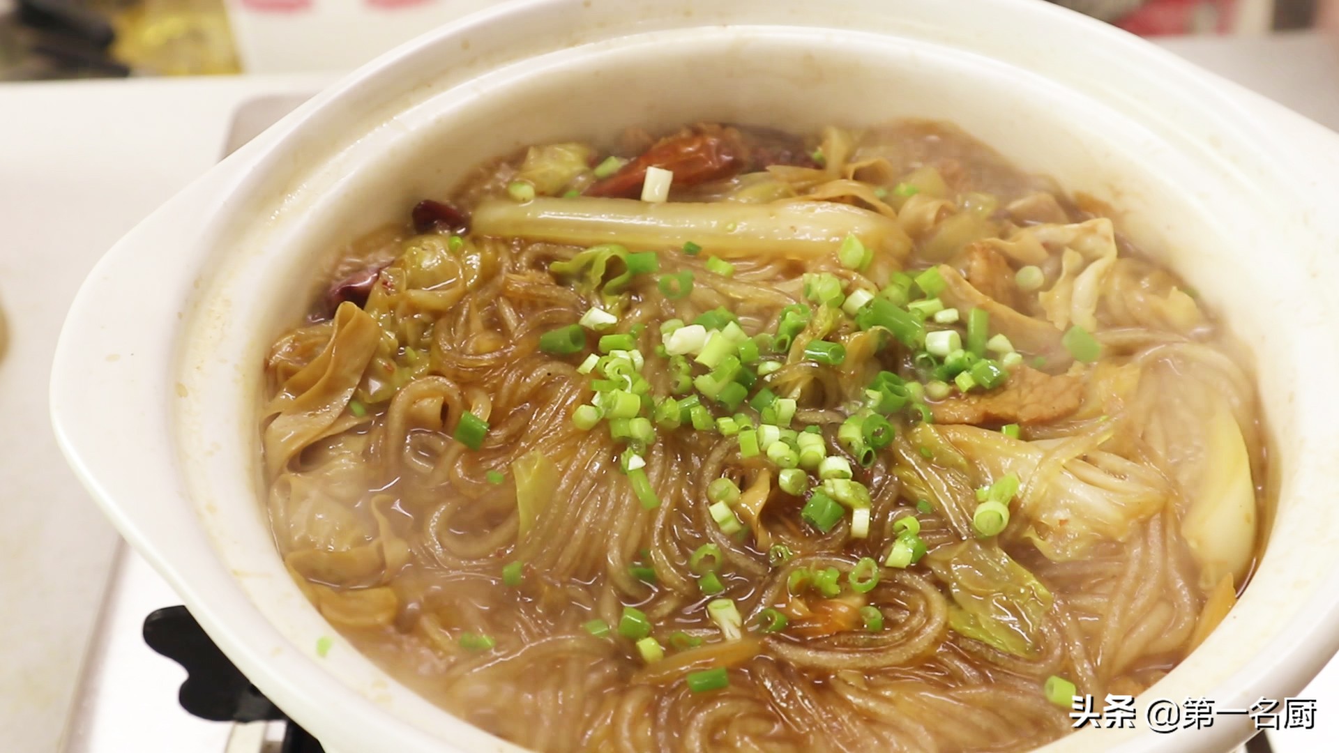 白菜燉粉條的家常做法,白菜燉粉條的家常做法不放肉