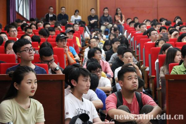 来最美大学，接受最好教育，成就最美人生！志愿填报选择武汉大学，就现在！