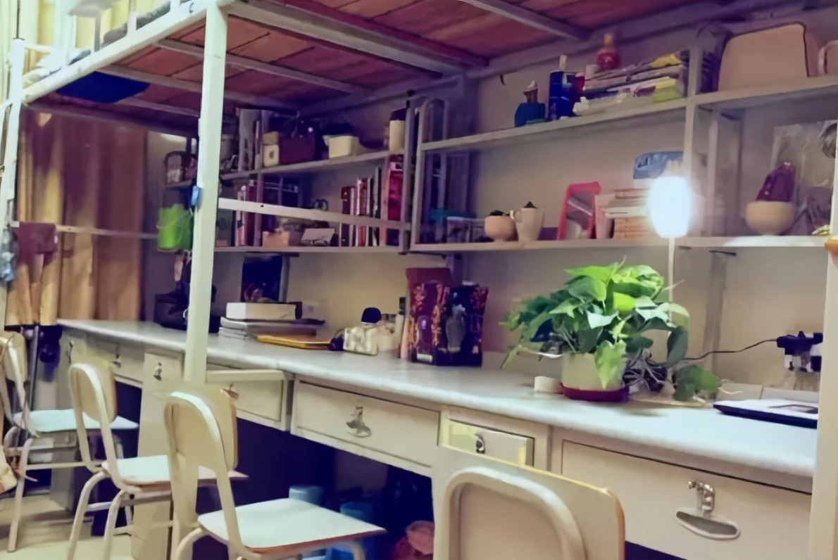 我国很豪华的几所大学宿舍，海景房配落地窗，很多学生都不想毕业