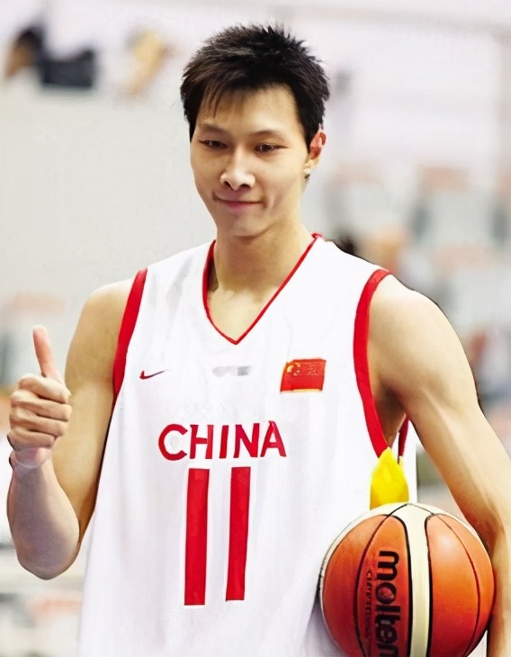 易建联效力cba哪个球队(征战cba14个赛季,易建联一共从广东队赚到多少